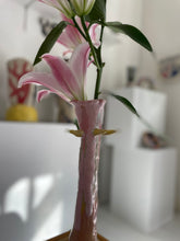 Load image into Gallery viewer, Single flower vase pink
