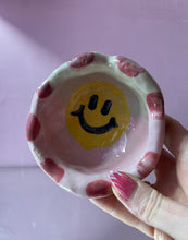Load image into Gallery viewer, 3-legged bowl

