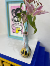 Load image into Gallery viewer, Single flower vase
