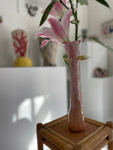Load image into Gallery viewer, Single flower vase pink
